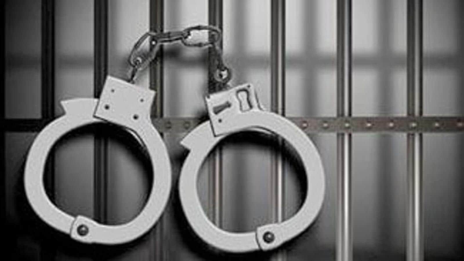 रेल टिकट कन्फर्म करने के लिए मंत्रियों, सांसदों के फर्जी पत्र बनाने वाला गिरफ्तार