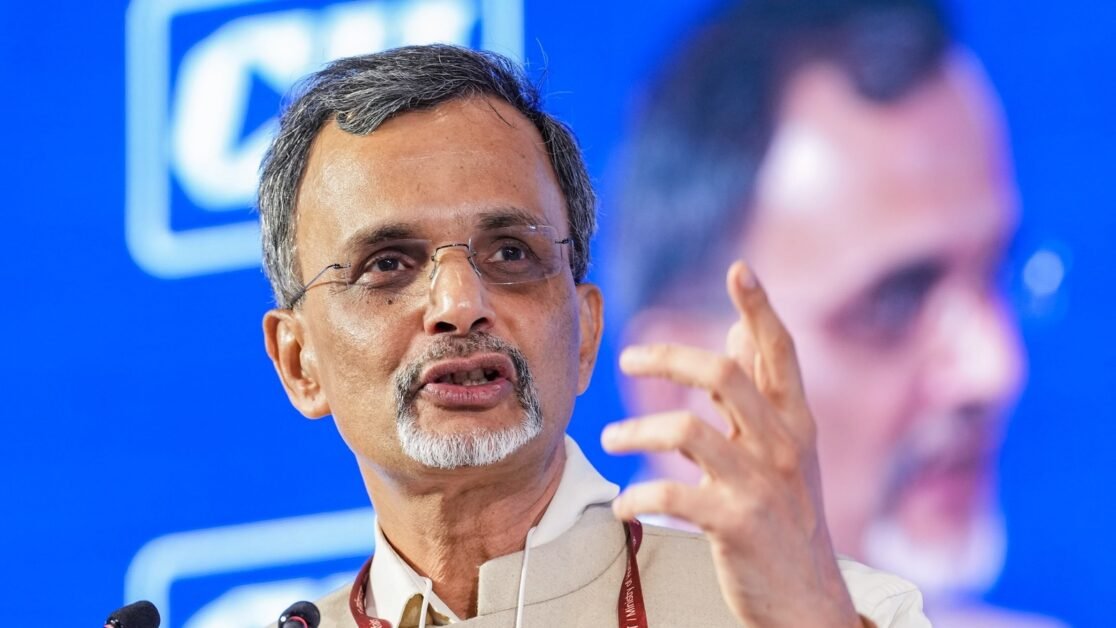 भारत के लिए सार्वभौमिक सामाजिक सुरक्षा के खिलाफ मुख्य आर्थिक सलाहकार।  क्यों?  वह कहता है…