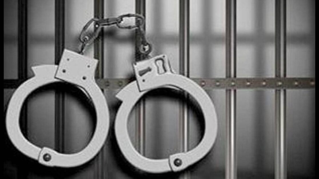 नाबालिग से दुष्कर्म व ब्लैकमेल करने के आरोप में छात्रावास अधीक्षक सहित चार गिरफ्तार