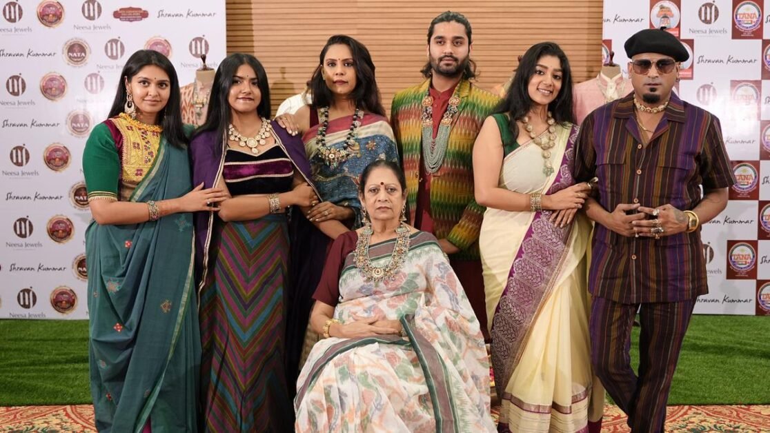 हैदराबाद के डिजाइनर श्रवण कुमार आगामी एनएटीए और टाना शिखर सम्मेलन में तेलंगाना और आंध्र प्रदेश के हथकरघा का प्रदर्शन करेंगे