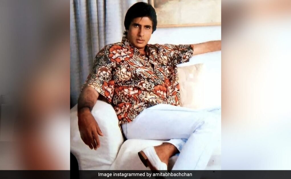 अमिताभ बच्चन को लगता है कि वह इस थ्रोबैक तस्वीर में 'एआई रोबोट' की तरह दिखते हैं