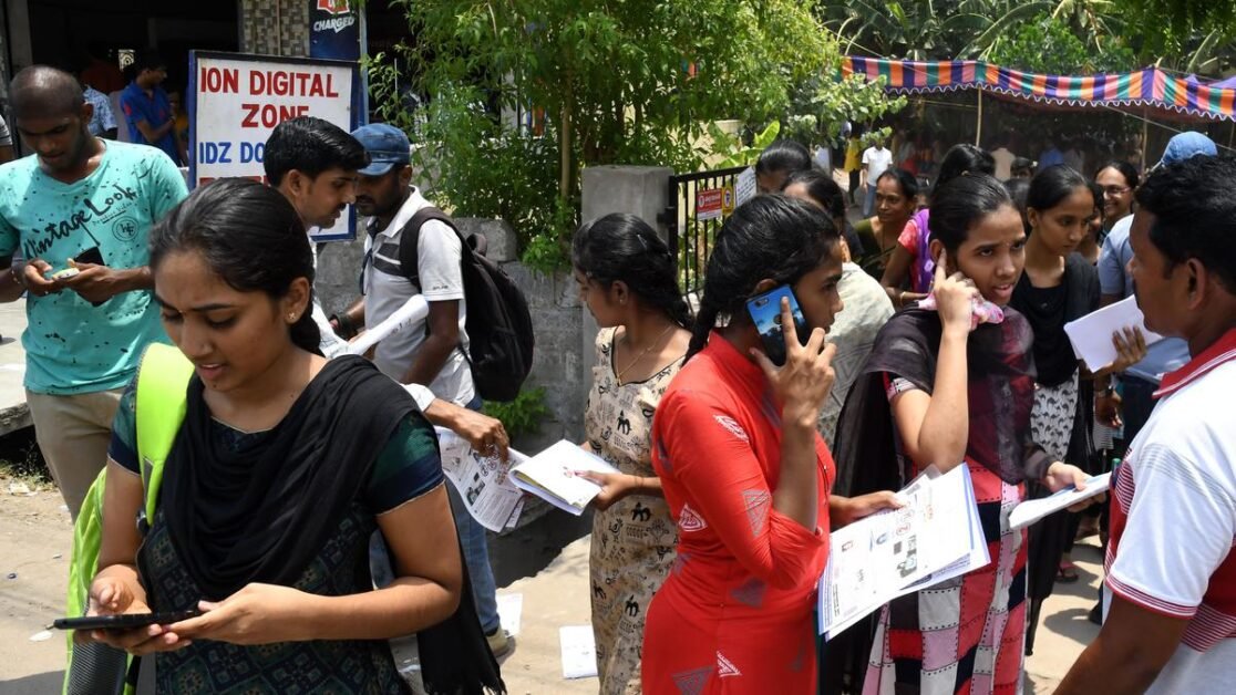 आईआईटी प्रवेश परीक्षा जेईई-एडवांस्ड के नतीजे घोषित;  हैदराबाद की वविलाला चिदविला रेड्डी ने टॉप रैंक हासिल की है