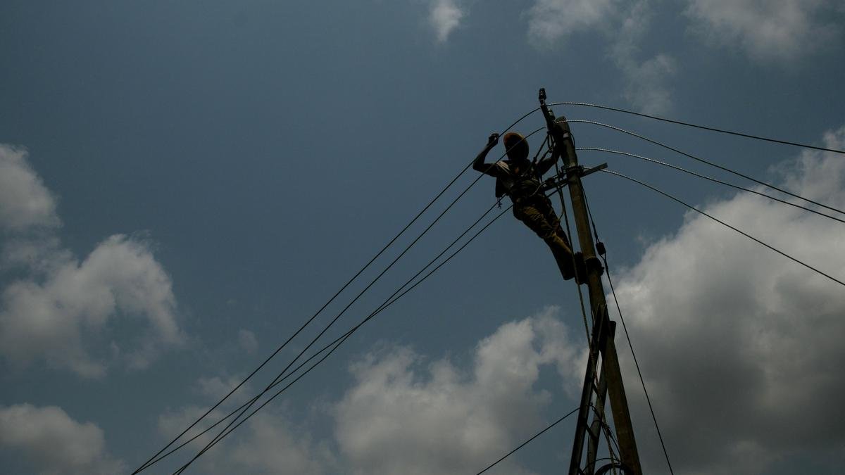 एचटी, ईएचटी उपभोक्ताओं का टैरिफ संशोधन: हाईकोर्ट ने केएसईआरसी को कोई आदेश पारित नहीं करने का निर्देश दिया