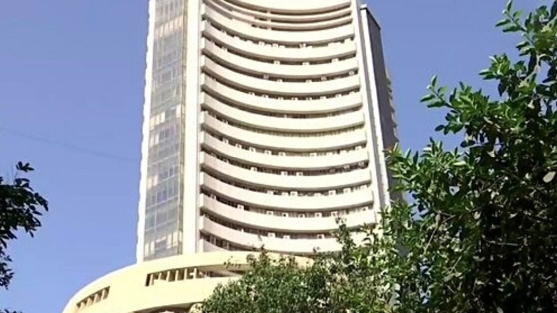 ओपनिंग बेल: सेंसेक्स 180 अंक चढ़कर 62,973 पर, निफ्टी 16,400 के ऊपर
