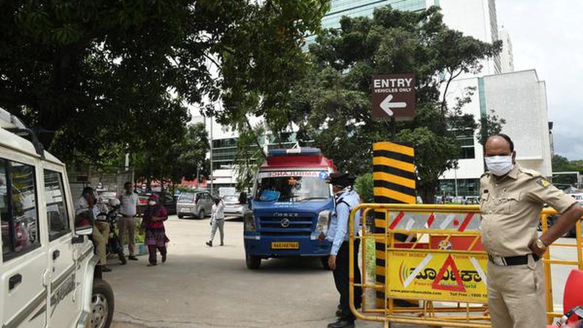 कर्नाटक के मुख्यमंत्री की पत्नी अस्पताल में भर्ती