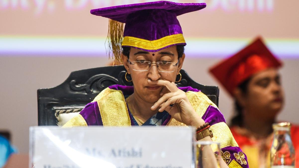 केंद्र ने दिल्ली की शिक्षा मंत्री आतिशी को यूके यात्रा के लिए हरी झंडी दे दी है