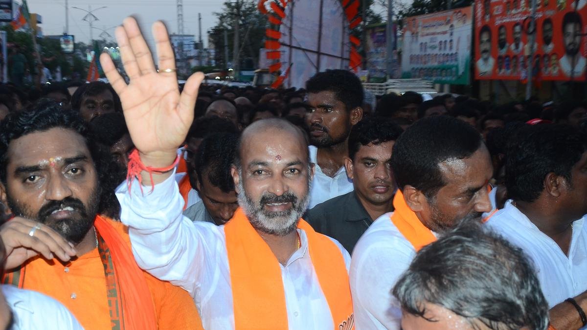 केटीआर का दिल्ली जाना बीजेपी का ग्राफ नीचे करने की साजिश: बांदी