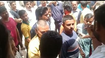 आगरा में मंदिर से लौट रही युवती से दूसरे समुदाय के युवक ने की छेड़खानी