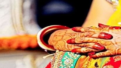 शख्स ने फेसबुक पर अपनी पत्नी की फोटो पोस्ट की और लिखा आज उसकी बदायूं में बोली लगेगी