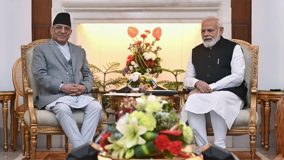 पीएम मोदी और नेपाली समकक्ष पुष्पकमल दहल 'प्रचंड' ने की बातचीत