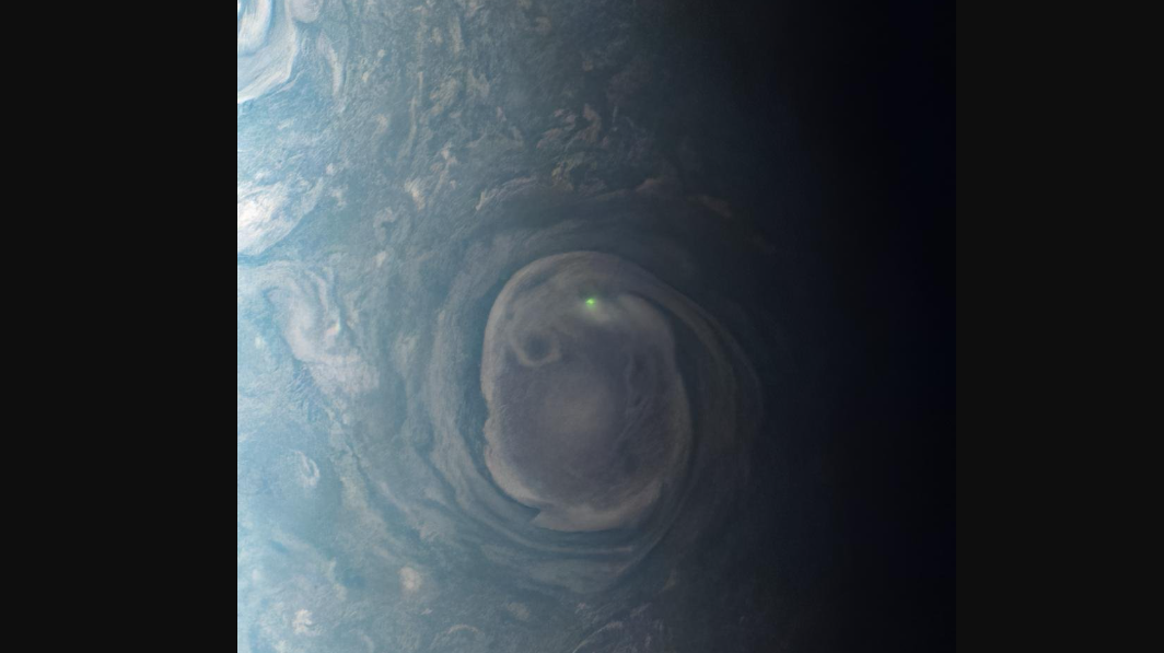 बृहस्पति पर चमकी बिजली! नासा के Juno स्पेसक्राफ्ट की फोटो हो रही वायरल