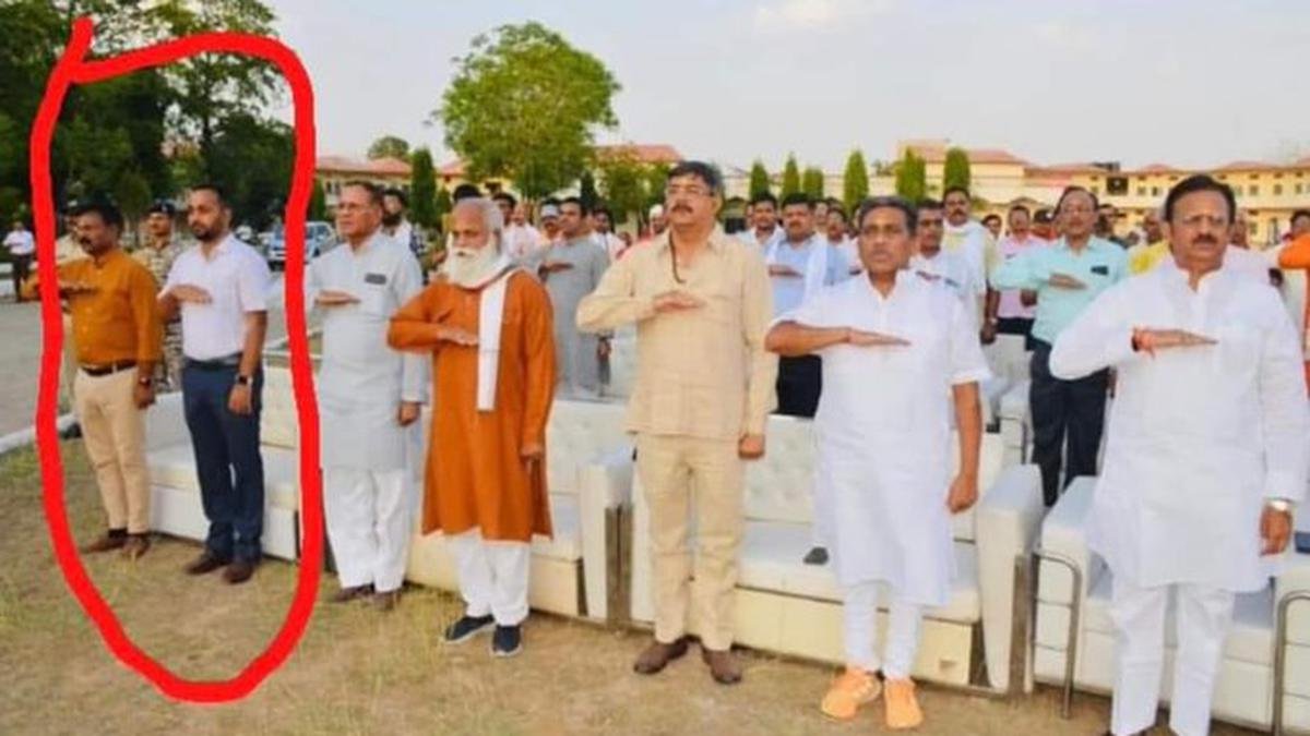 मध्य प्रदेश में आरएसएस के कार्यक्रम में सरकारी अधिकारियों के शामिल होने को लेकर कांग्रेस और बीजेपी में नोकझोंक