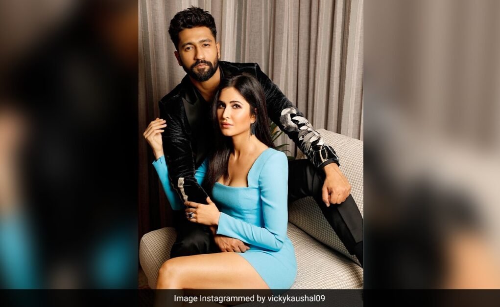 विक्की कौशल ने खुलासा किया कि कैटरीना कैफ साप्ताहिक बजट बैठकें करती हैं।  उसकी भूमिका?  'मैं पॉपकॉर्न के साथ बैठता हूं'