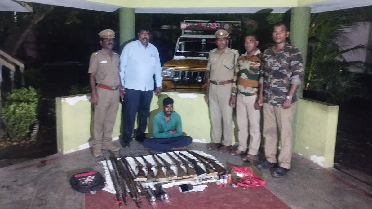 वेल्लोर में शिकारी गिरफ्तार, नौ देशी बंदूकें जब्त