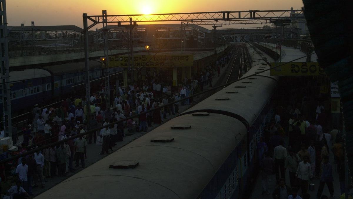 सिकंदराबाद स्टेशन विस्तार |  करोड़ों पेड़ गिरे, जंगल की अनुमति अस्पष्ट