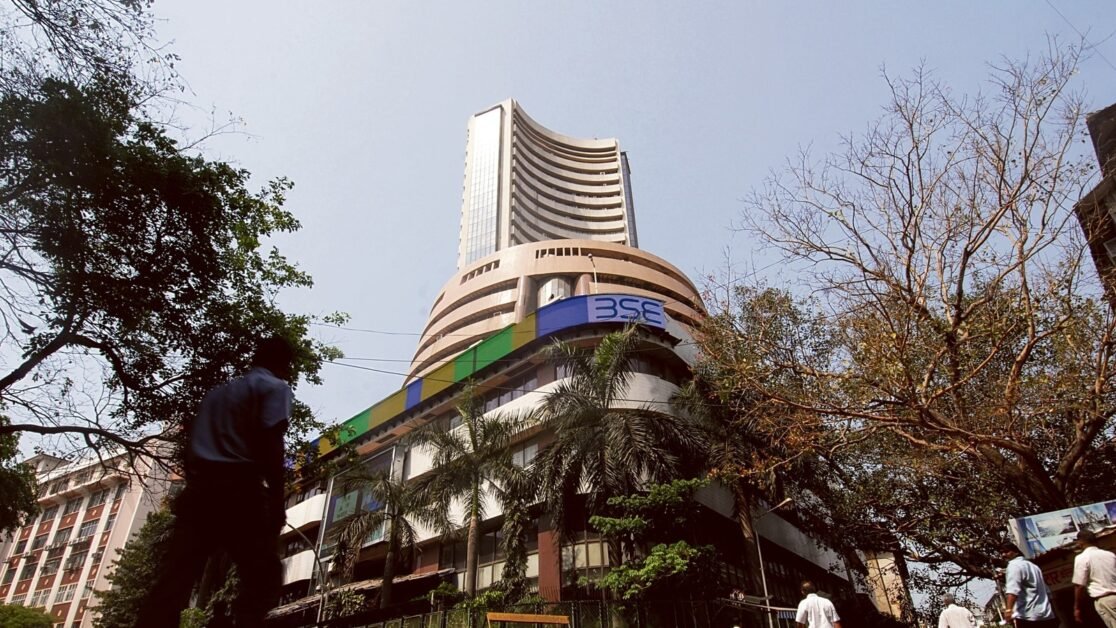 सेंसेक्स 190 अंक गिरकर 62,428 पर बंद होने से बाजार लाल रंग में बंद हुआ; निफ्टी 18,488 पर