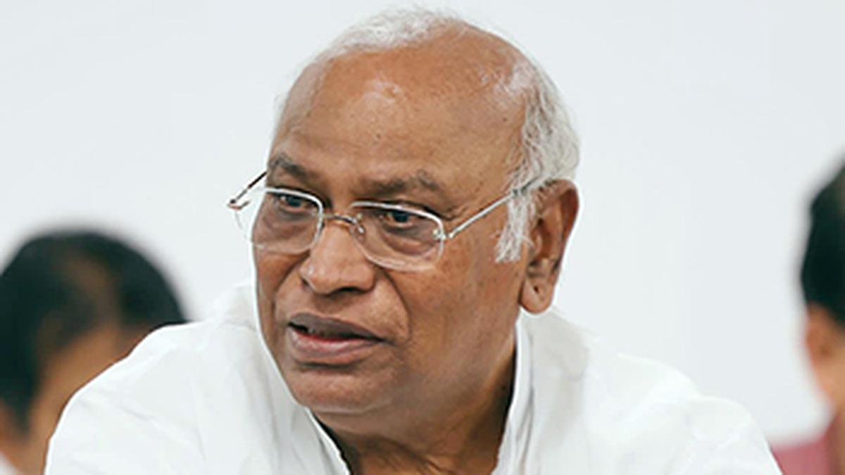 कांग्रेस का आरोप, मोदी सरकार देश में वैज्ञानिक अनुसंधान को ख़त्म करने पर तुली हुई है