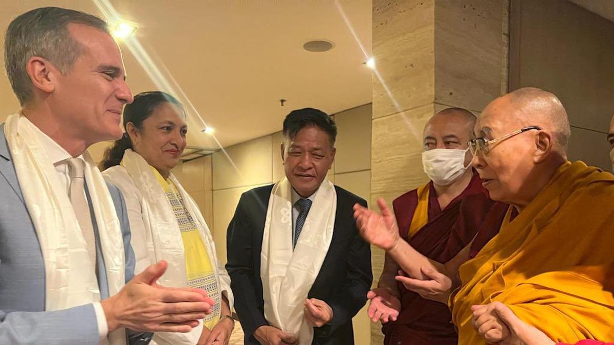 चीन ने दलाई लामा की अमेरिकी अधिकारियों से मुलाकात पर विरोध जताया