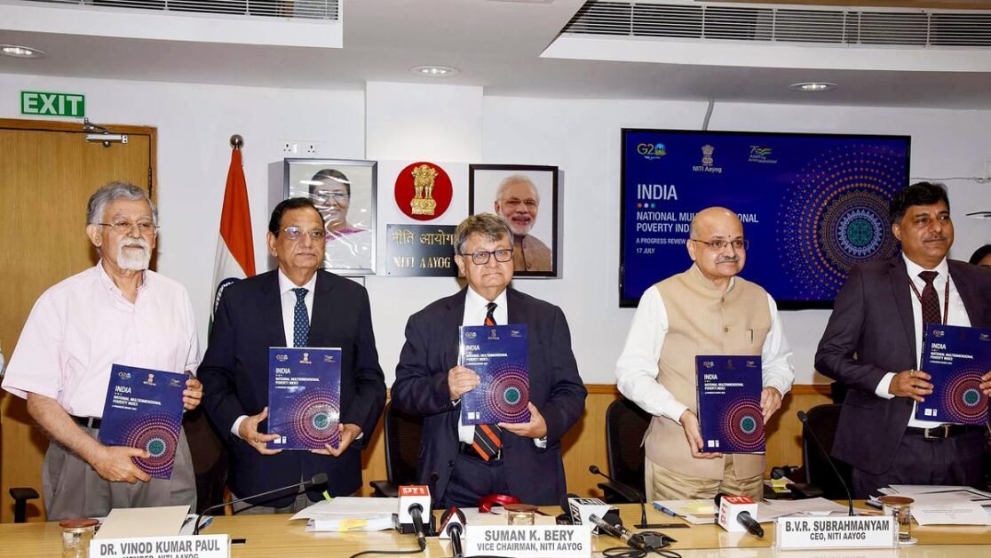 नीति आयोग की रिपोर्ट में बहुआयामी गरीबी में कमी का दावा