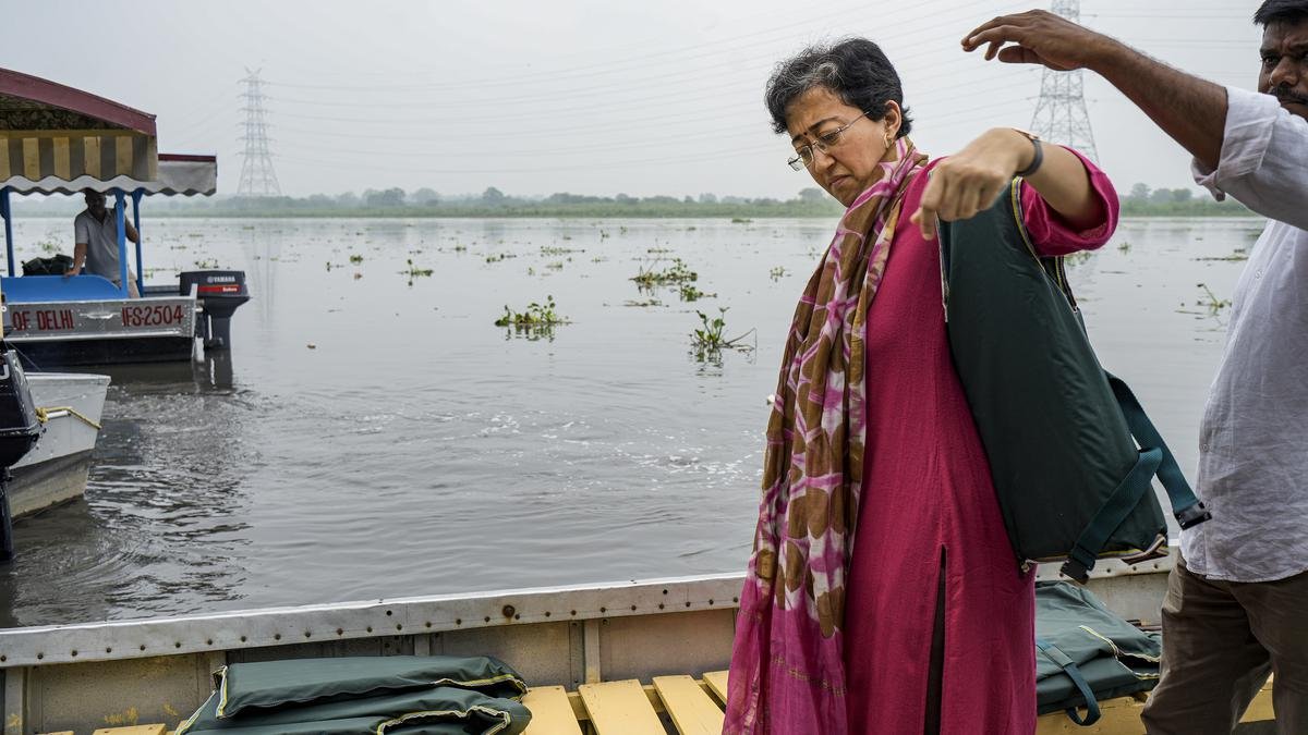 यमुना नदी के 206 मीटर के निशान को छूने पर आसपास के निचले इलाकों से लोगों को हटा दिया जाएगा: दिल्ली के मुख्यमंत्री अरविंद केजरीवाल