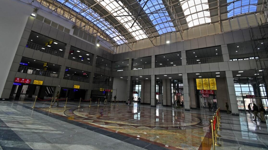 पीएम अयोध्या में नए हवाई अड्डे, पुनर्विकसित रेलवे स्टेशन का उद्घाटन करेंगे