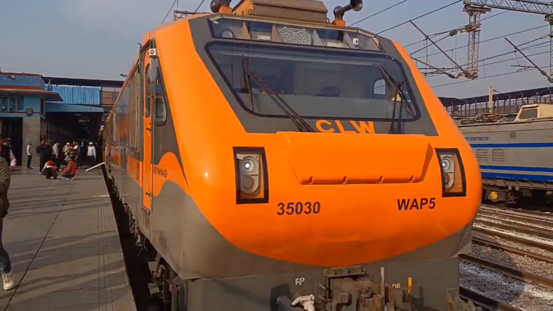 अमृत ​​भारत में सेकेंड, स्लीपर क्लास का किराया सामान्य एक्सप्रेस ट्रेनों की तुलना में 15-17% अधिक है