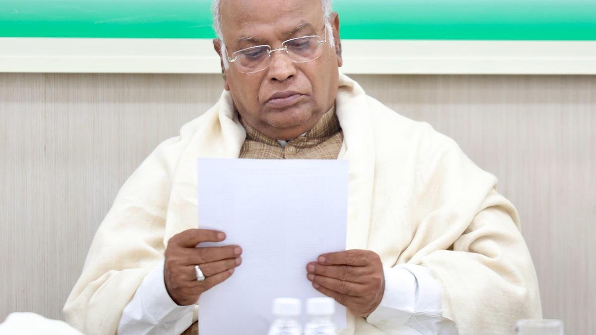 कांग्रेस प्रमुख मल्लिकार्जुन खड़गे ने जम्मू-कश्मीर में आतंकी हमलों में वृद्धि पर चिंता व्यक्त की