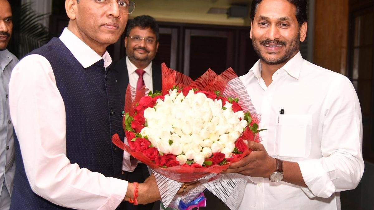 केंद्रीय स्वास्थ्य मंत्री ने गुंटूर जिले के मामिलापल्ली में विकसित भारत संकल्प यात्रा में हिस्सा लिया