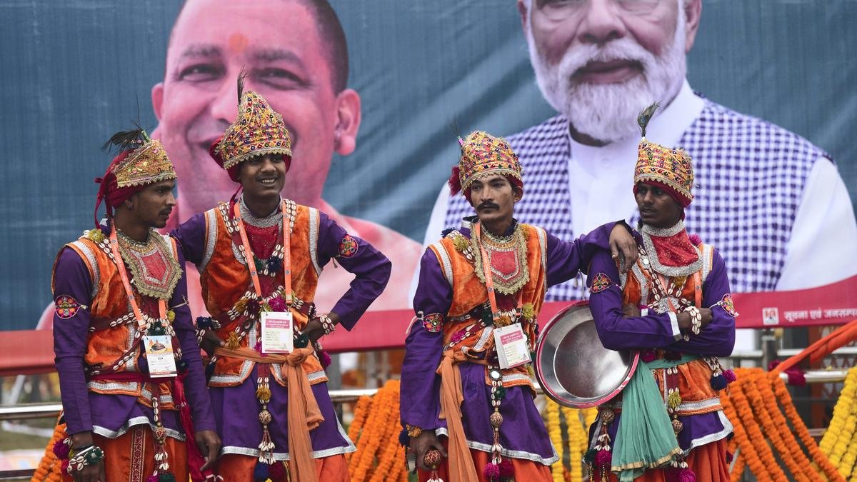 पीएम मोदी अयोध्या यात्रा लाइव अपडेट: हवाईअड्डे के उद्घाटन के लिए यूपी पहुंचे पीएम, मेगा परियोजनाओं का शुभारंभ किया