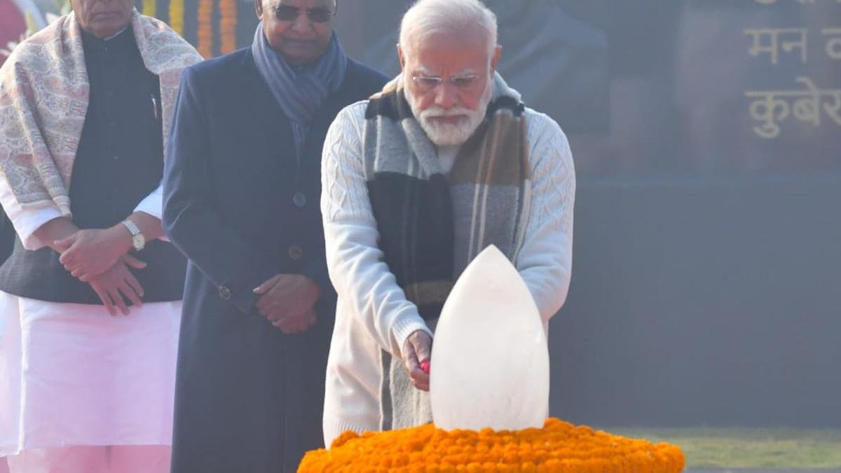 पीएम मोदी ने वाजपेयी, मालवीय को उनकी जयंती पर श्रद्धांजलि दी