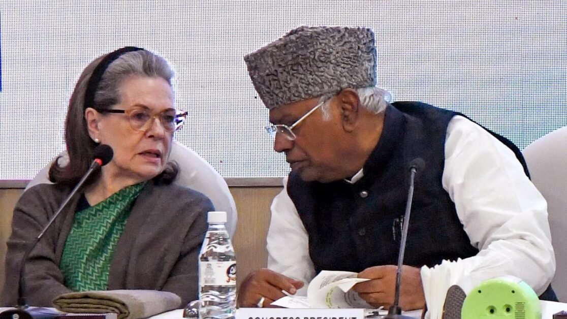 राम मंदिर अभिषेक में शामिल होने वाले सोनिया या अन्य नेताओं के बारे में 'उचित समय' पर फैसला करेंगे: कांग्रेस