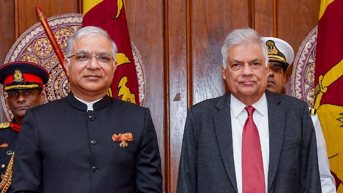 श्रीलंका में नए भारतीय दूत ने बहुआयामी द्विपक्षीय संबंधों पर चर्चा के लिए प्रधान मंत्री गनवार्डन से मुलाकात की