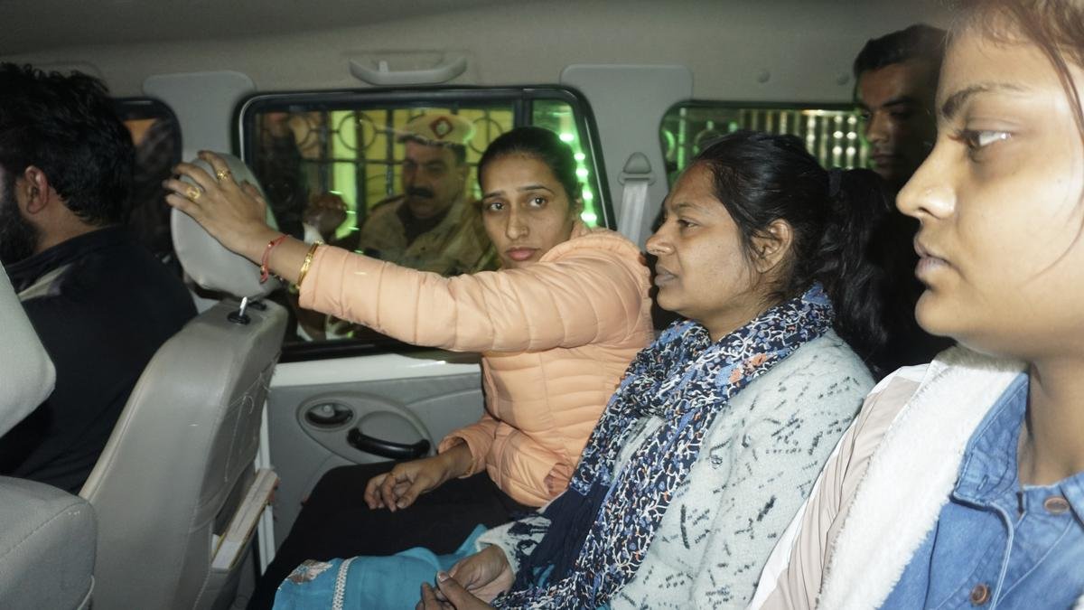 संसद सुरक्षा उल्लंघन मामला: आरोपी नीलम आज़ाद ने दिल्ली उच्च न्यायालय का रुख किया, पुलिस रिमांड को अवैध बताया