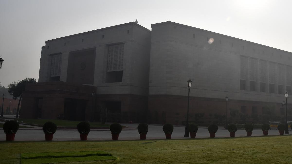 सांसदों का निलंबन संसद की अंतिम बैठक से आगे तक चलता है