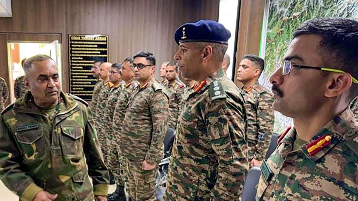 सेना प्रमुख जनरल मनोज पांडे ने कमांडरों से 'सबसे पेशेवर तरीके' से ऑपरेशन चलाने का आह्वान किया