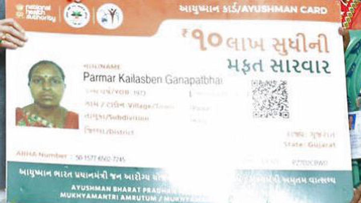 स्वास्थ्य मंत्रालय के आंकड़ों के अनुसार, बनाए गए कुल आयुष्मान कार्डों में से लगभग 49% महिलाएं हैं