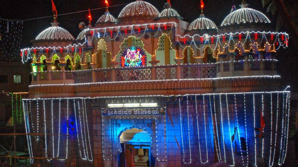हिंदूवादी संगठन विजयपुरा मंदिर मेले में मुस्लिम विक्रेताओं पर प्रतिबंध लगाने की मांग कर रहे हैं