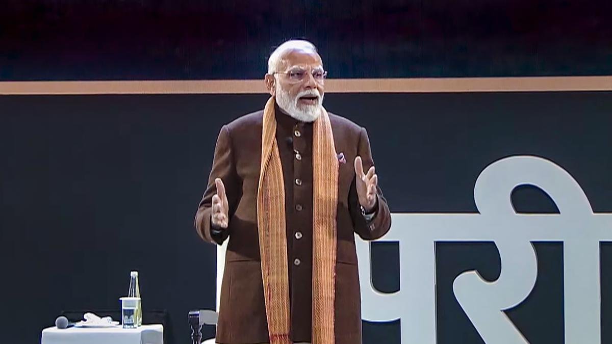 परीक्षा पे चर्चा |  दूसरों से नहीं, खुद से प्रतिस्पर्धा करें: पीएम मोदी ने छात्रों से कहा