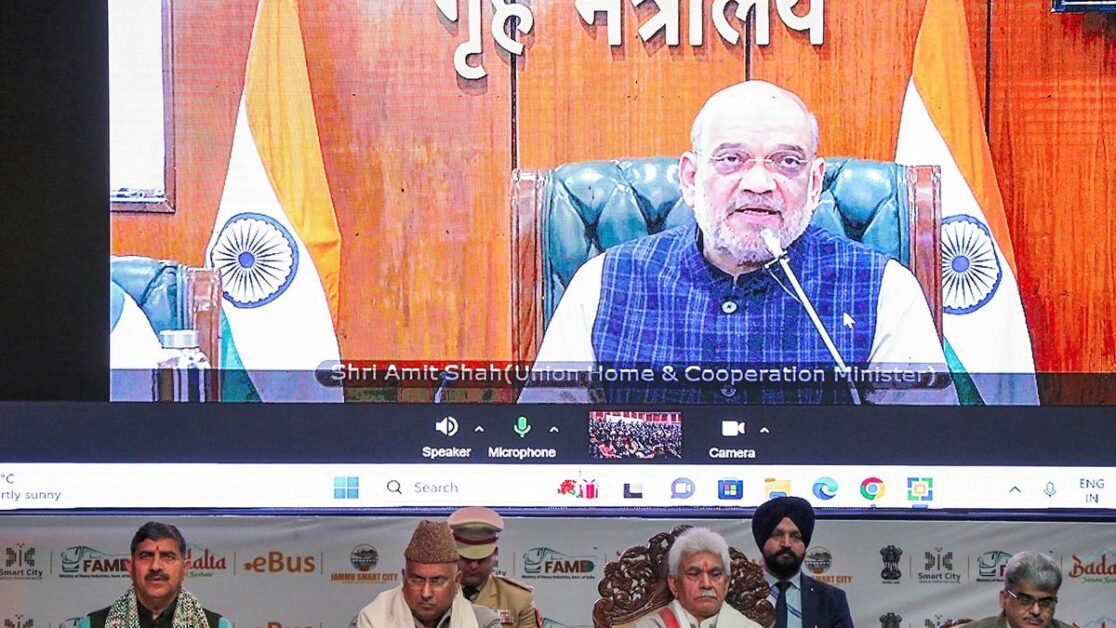 अमित शाह का कहना है कि कश्मीरी युवाओं को योग्यता के आधार पर नौकरियां मिल रही हैं, राजनीतिक आधार पर नहीं