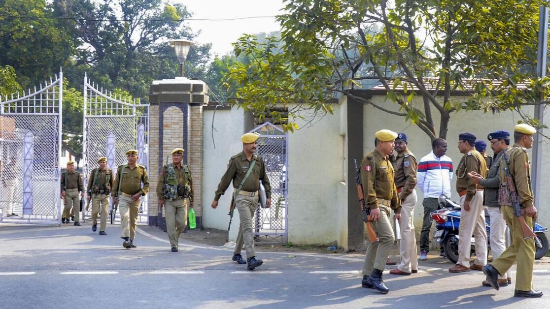 ईडी द्वारा सोरेन से पूछताछ से पहले रांची में सुरक्षा बढ़ा दी गई, निषेधाज्ञा लागू कर दी गई