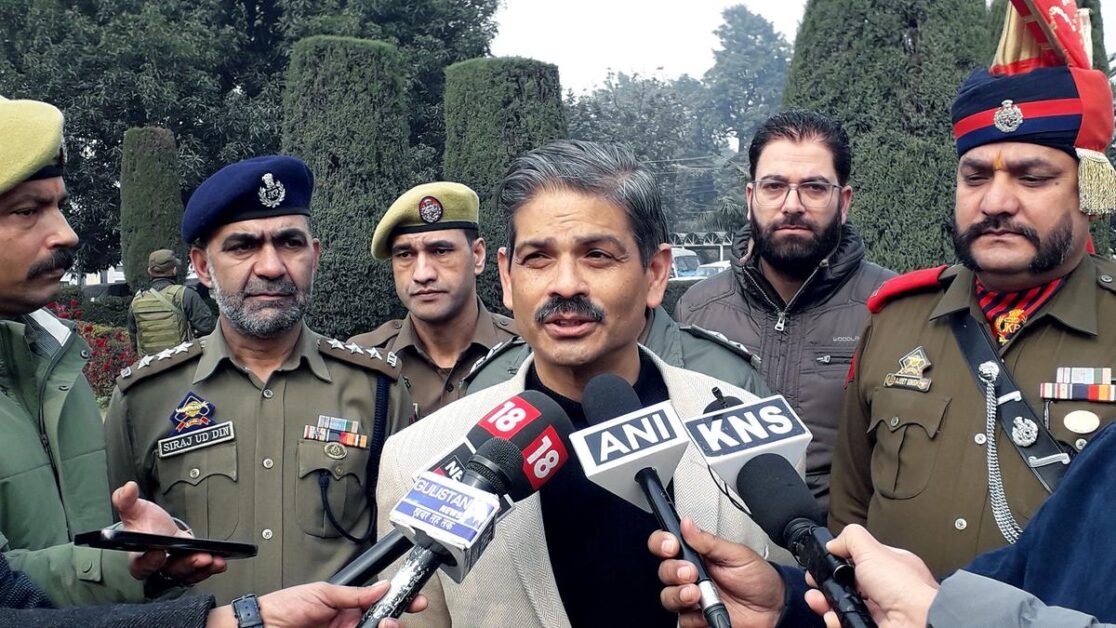 जम्मू-कश्मीर पुलिस को 72 वीरता पदक राज्य बलों में सबसे अधिक: डीजीपी आरआर स्वैन