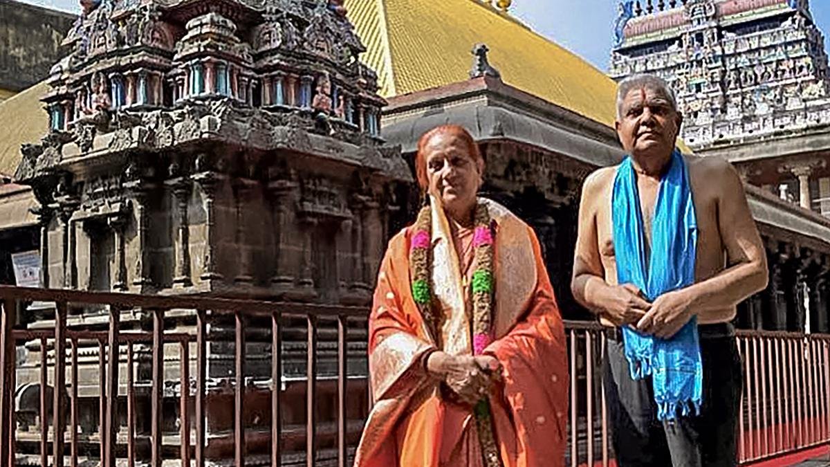 भारत के उपराष्ट्रपति ने चिदम्बरम में श्री नटराजर मंदिर में पूजा की