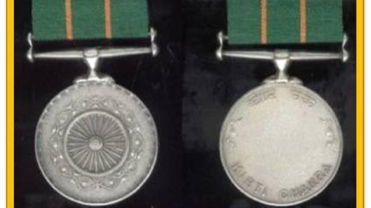 राष्ट्रपति ने 12 मरणोपरांत सहित 80 सैन्यकर्मियों को वीरता पुरस्कारों को मंजूरी दी