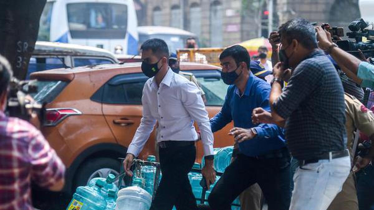 ईडी ने एनसीबी के पूर्व मुंबई जोनल निदेशक समीर वानखेड़े के खिलाफ मनी लॉन्ड्रिंग का मामला दर्ज किया