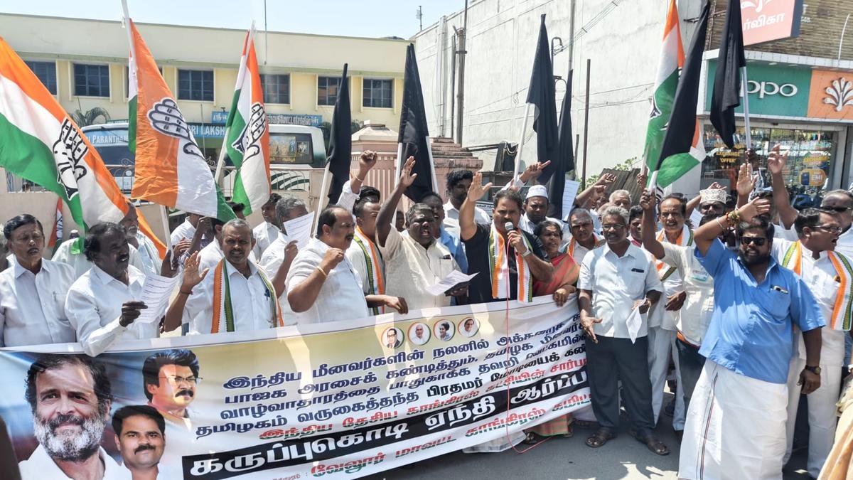 पीएम मोदी की तमिलनाडु यात्रा के खिलाफ काले झंडे दिखाकर विरोध करने पर कांग्रेस कैडर को वेल्लोर के पास गिरफ्तार किया गया