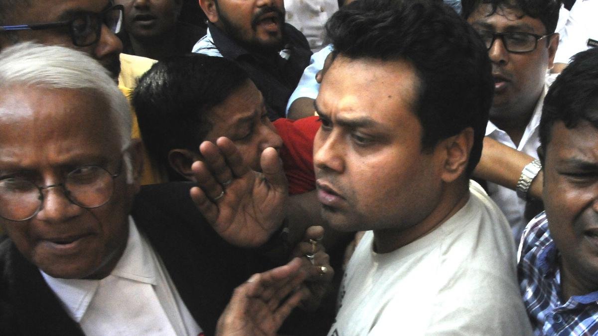 बंगाल कांग्रेस नेता कौस्तव बागची ने पार्टी छोड़ी, बीजेपी में शामिल होने के दिए संकेत