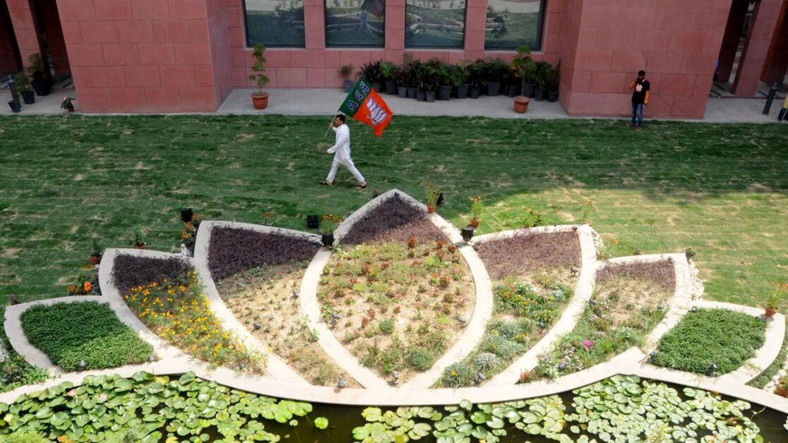 भाजपा को 2022-23 में चुनावी बांड के माध्यम से लगभग ₹1300 करोड़ मिले, जो कांग्रेस से 7 गुना अधिक है