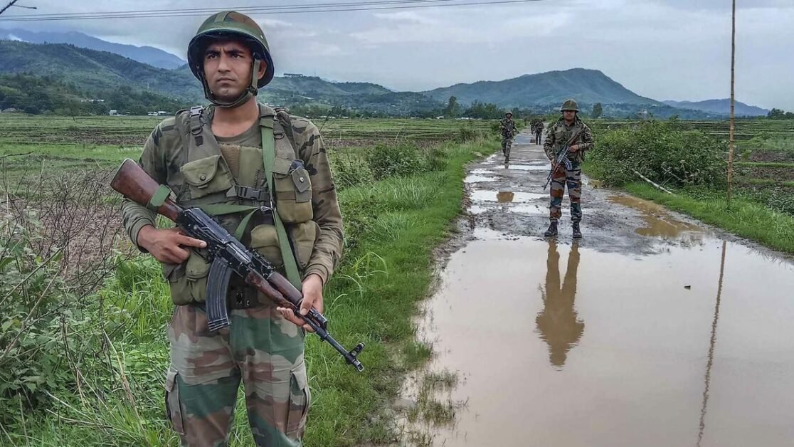 हथियारबंद हमलावरों ने मणिपुर पुलिस अधिकारी का अपहरण कर लिया, कुछ घंटों में छुड़ाया गया