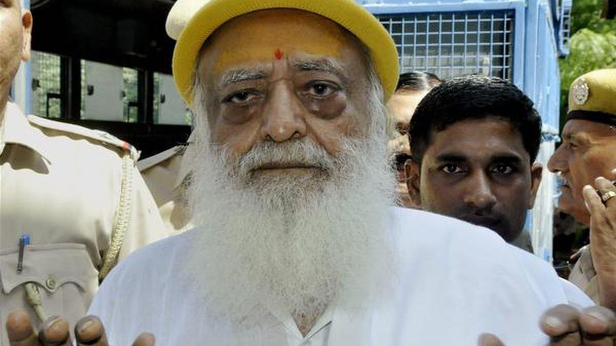 सुप्रीम कोर्ट ने स्वास्थ्य आधार पर बलात्कार मामले में सजा निलंबित करने की आसाराम की याचिका पर विचार करने से इनकार कर दिया