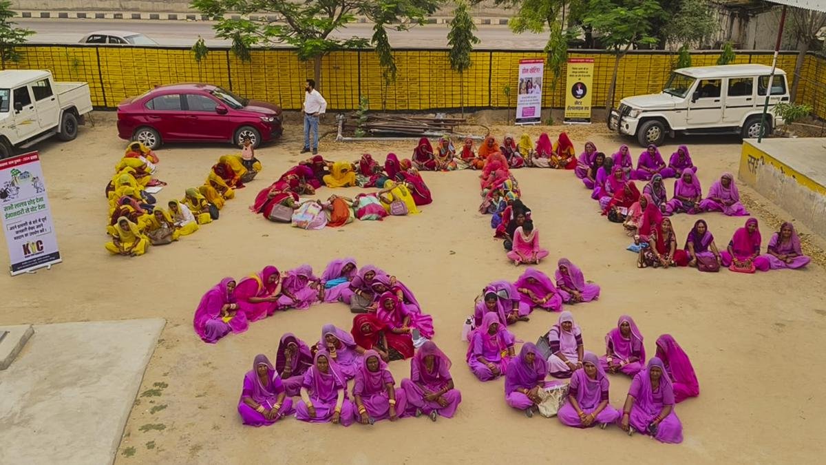 कांग्रेस, भाजपा को राजस्थान में दलबदलुओं को मैदान में उतारकर राजनीतिक लाभ मिलने की उम्मीद है